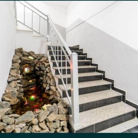 Apart Uta3 Apartment Арад Екстериор снимка